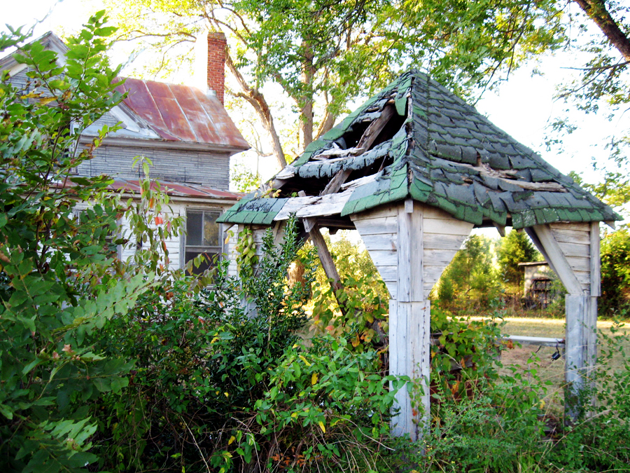 Abandoned house - old well