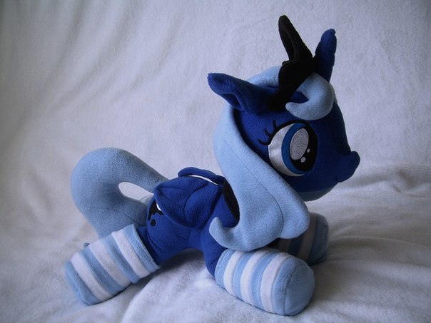 Princess Luna in socks