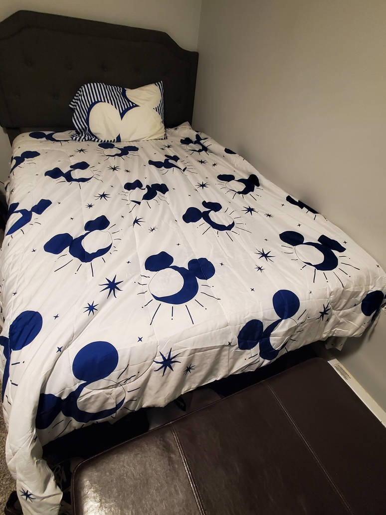 Mickey Mouse Blanket by GuardianoftheSnow on DeviantArt