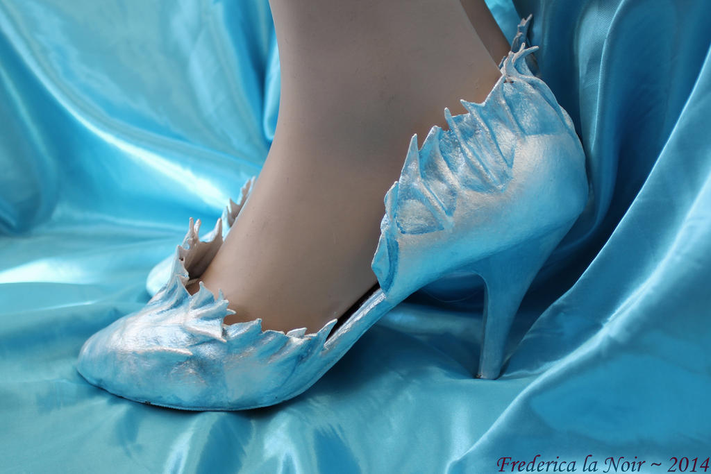 Elsa Struts Frozen Footwear - Elsa Style by Frederica-La-Noir on DeviantArt