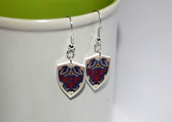 Legend of Zelda Hyrule shield earrings