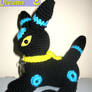 Shiny Umbreon Amigurumi Sit