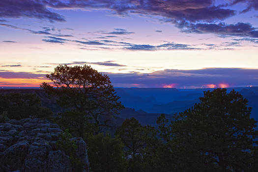 Yaki Point - Lightning Bolts