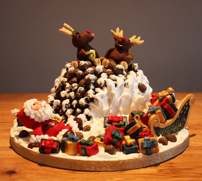 Naughty Reindeer Christmas Cake