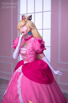 Eyeless Peach Cosplay