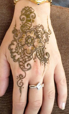 Henna Festival Flower Hand