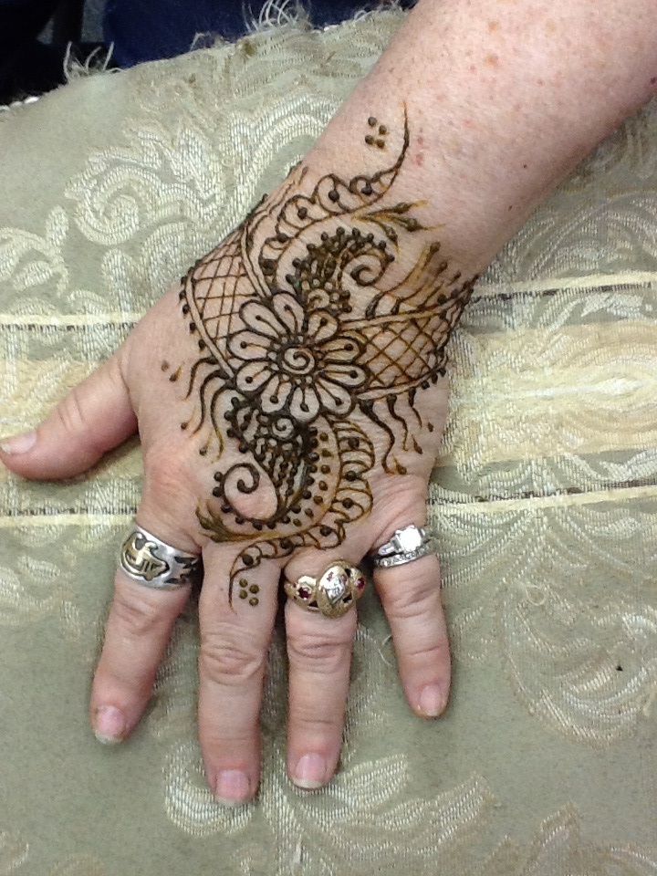 Henna Lacy Flower Hand