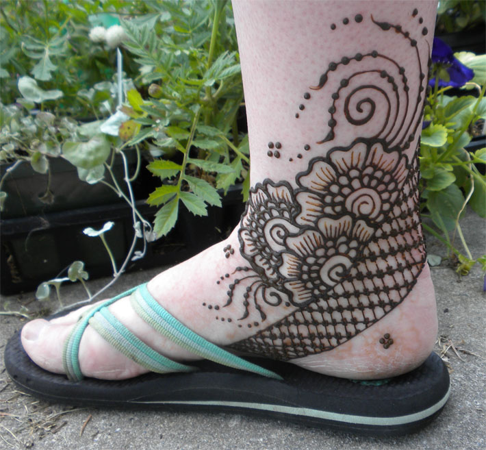 Henna Flower Heel Design