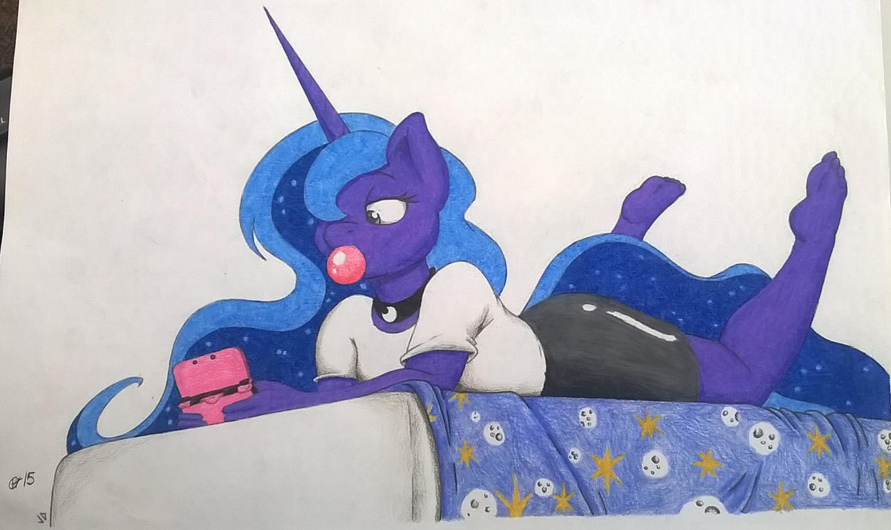 Luna playing 3DS [MLP]