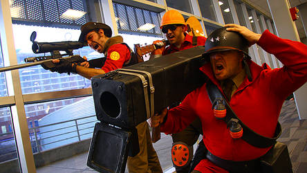Team fortress 2 group cosplay Ohayocon 2012 by Swoz