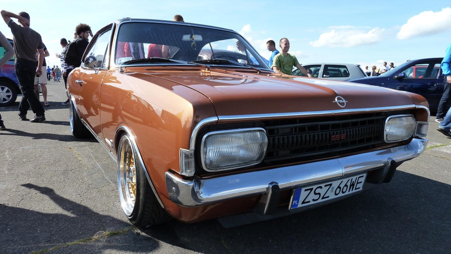 Opel Commodore A Coupe - Front