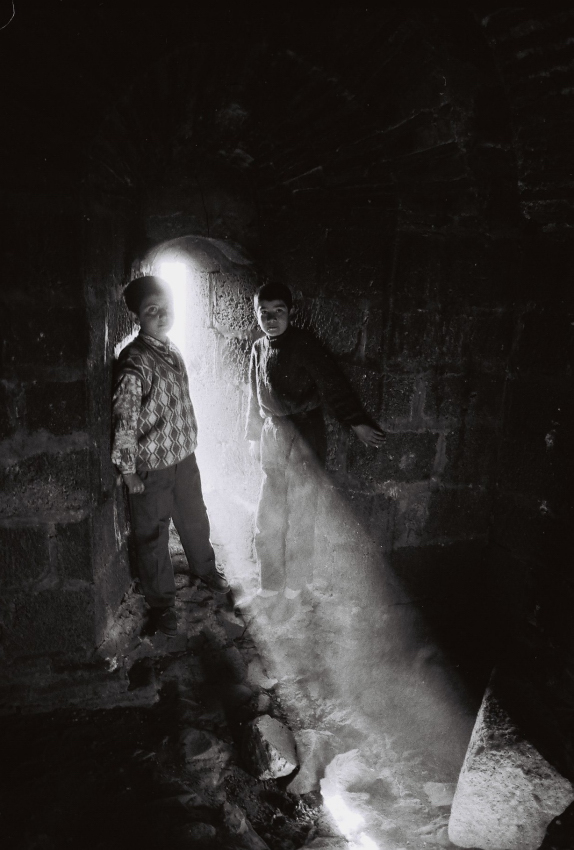 Children in the Diyarbakir city walls