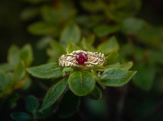 Fern ring with a ruby