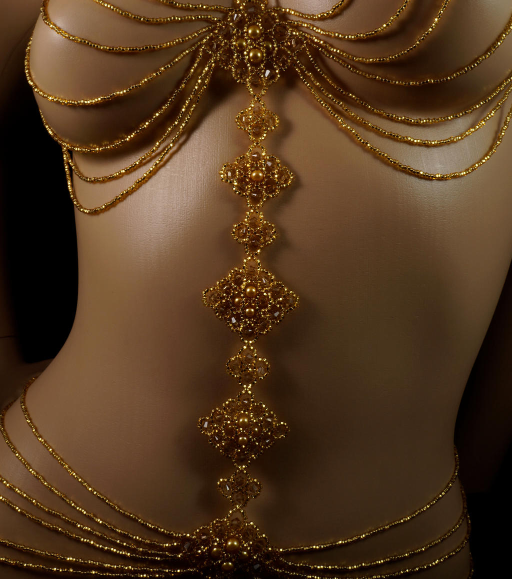 Body jewelry with crystals