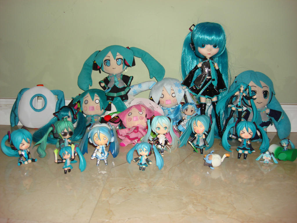 ATTACK OF THE MIKUS!!!!!!!