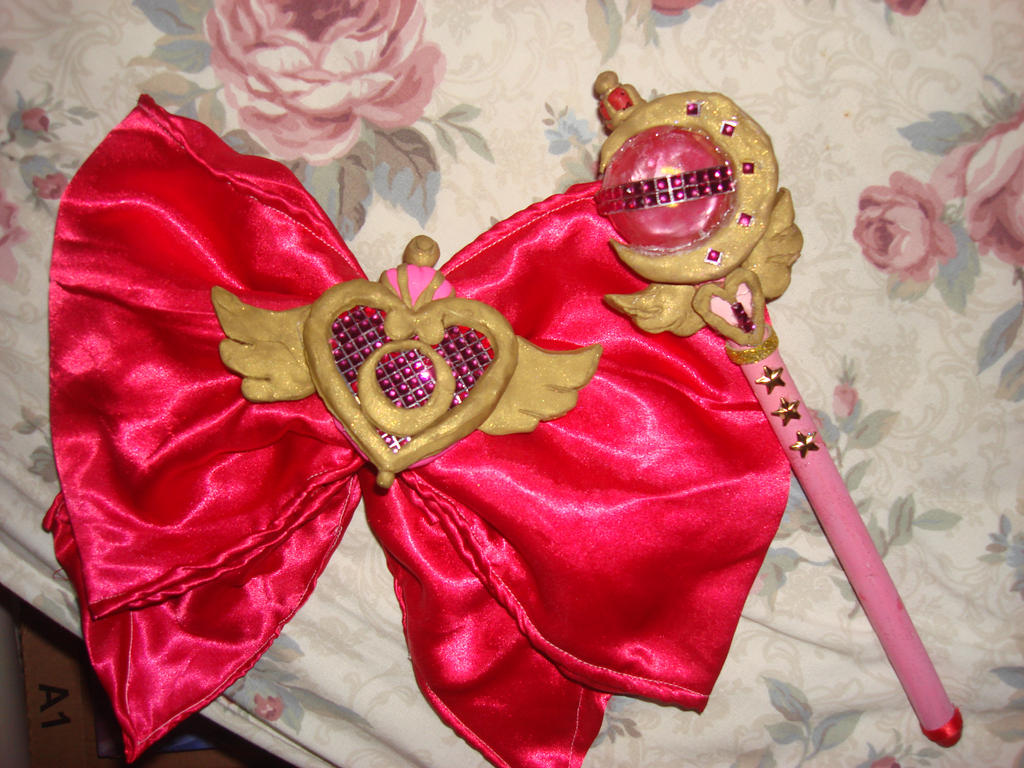 Sailor Moon SuperS cosplay: Bow brooch and wand
