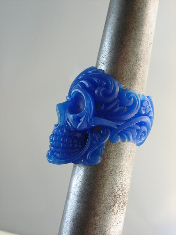 New skull ring carving.