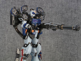 MG Gundam Heavyarms gun and missiles 3