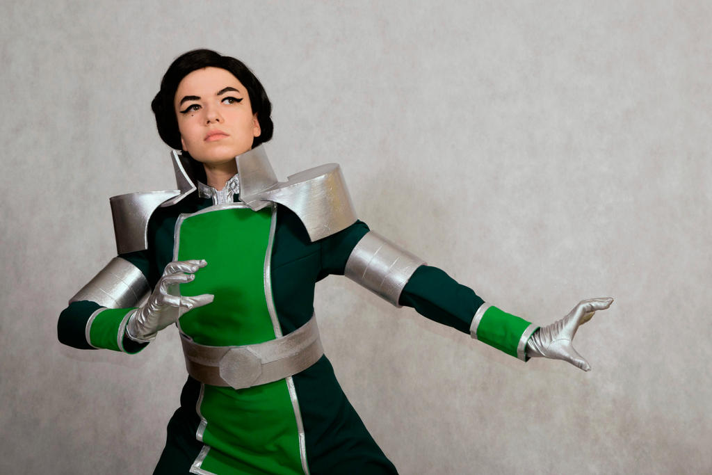 Kuvira uses bending