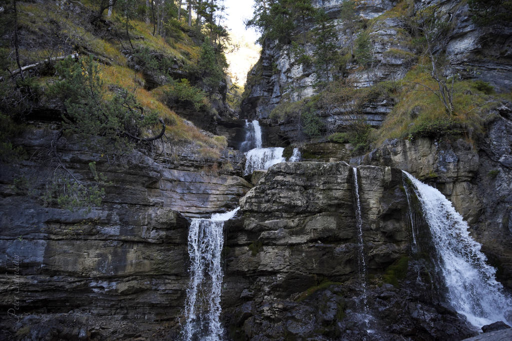 The gorge.... the water falls.