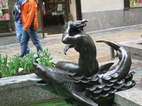 NYC: Rockefeller fountain 6