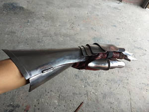 I made a Abyss watcher Gauntlet ! Finally finished