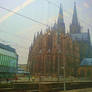 Koelner Dom durch ein Zugfenster