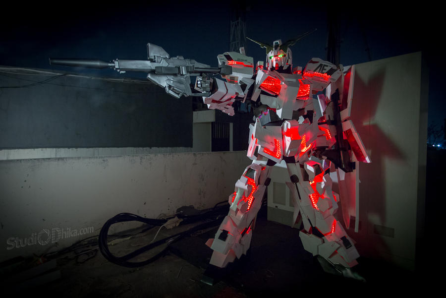 Unicorn Gundam Cosplay