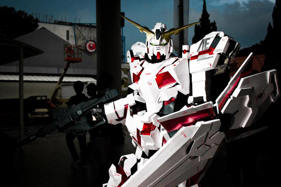 Unicorn Gundam cosplay