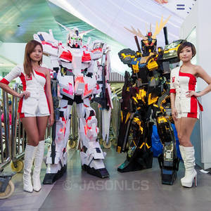 Gundam Unicorn and Banshee cosplay