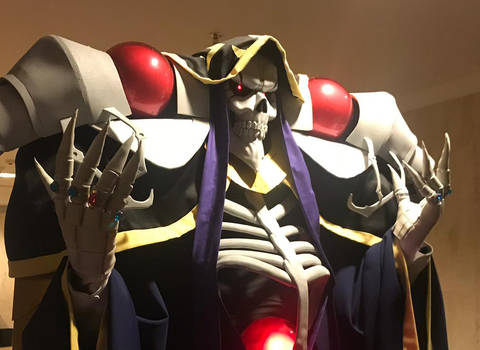 Close up shot of Ainz cosplay