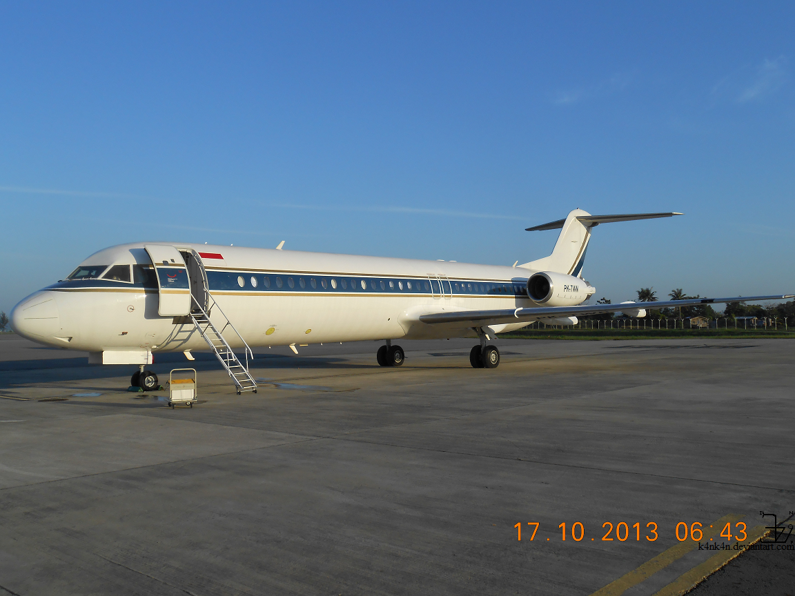 Plane 20131016 _ Fokker 100 _ profile