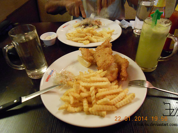 Dinner at Upperstar _ fish-n-chips and apple juice