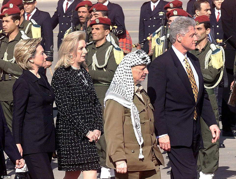 Yasser Arafat, Bill Clinton, Palestinian soldiers