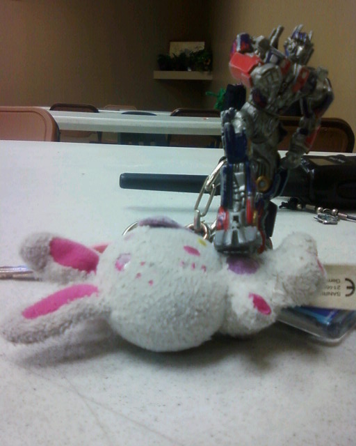 Optimus Prime vs Hello Kitty