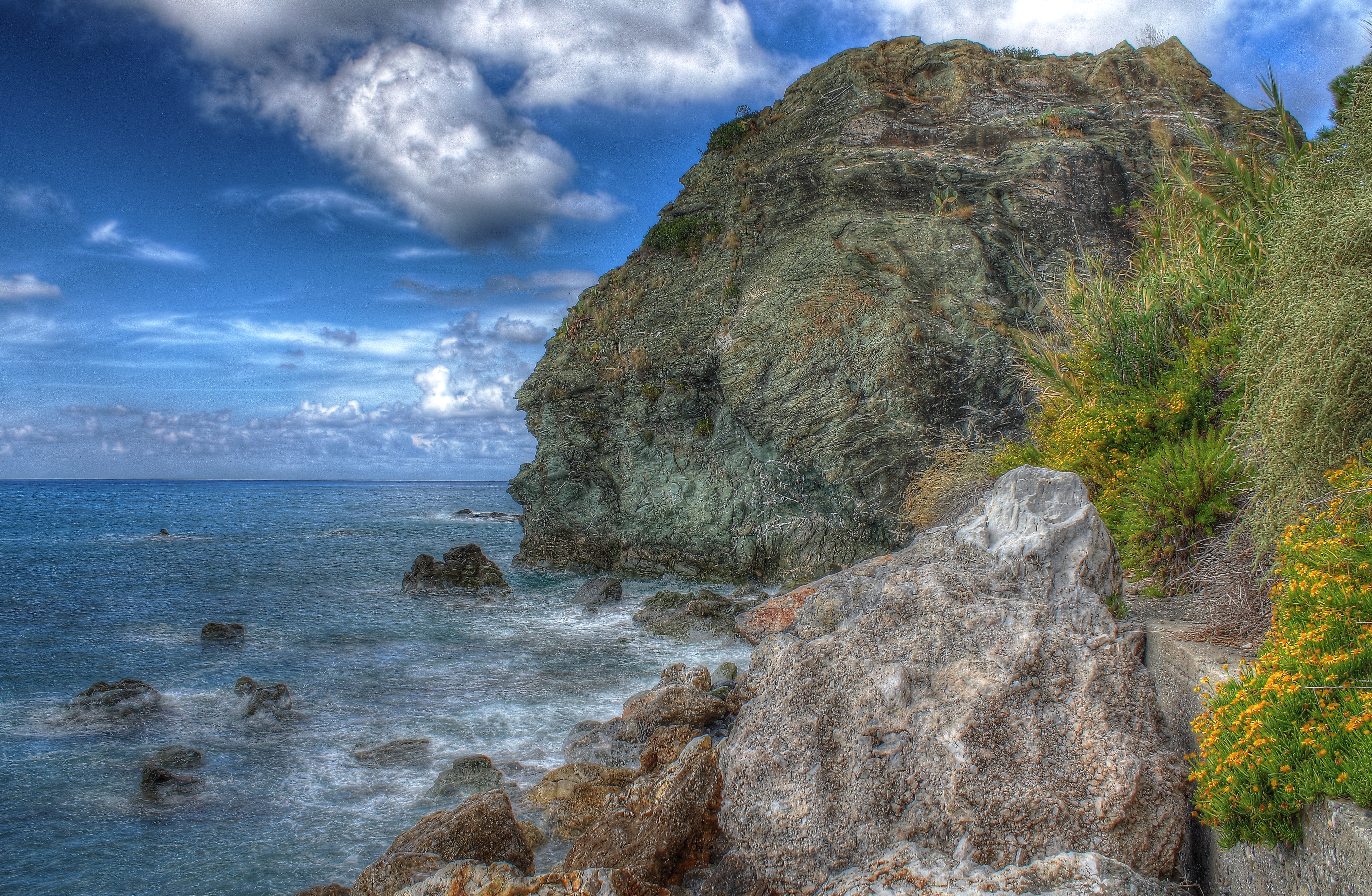 The cliff - HDR