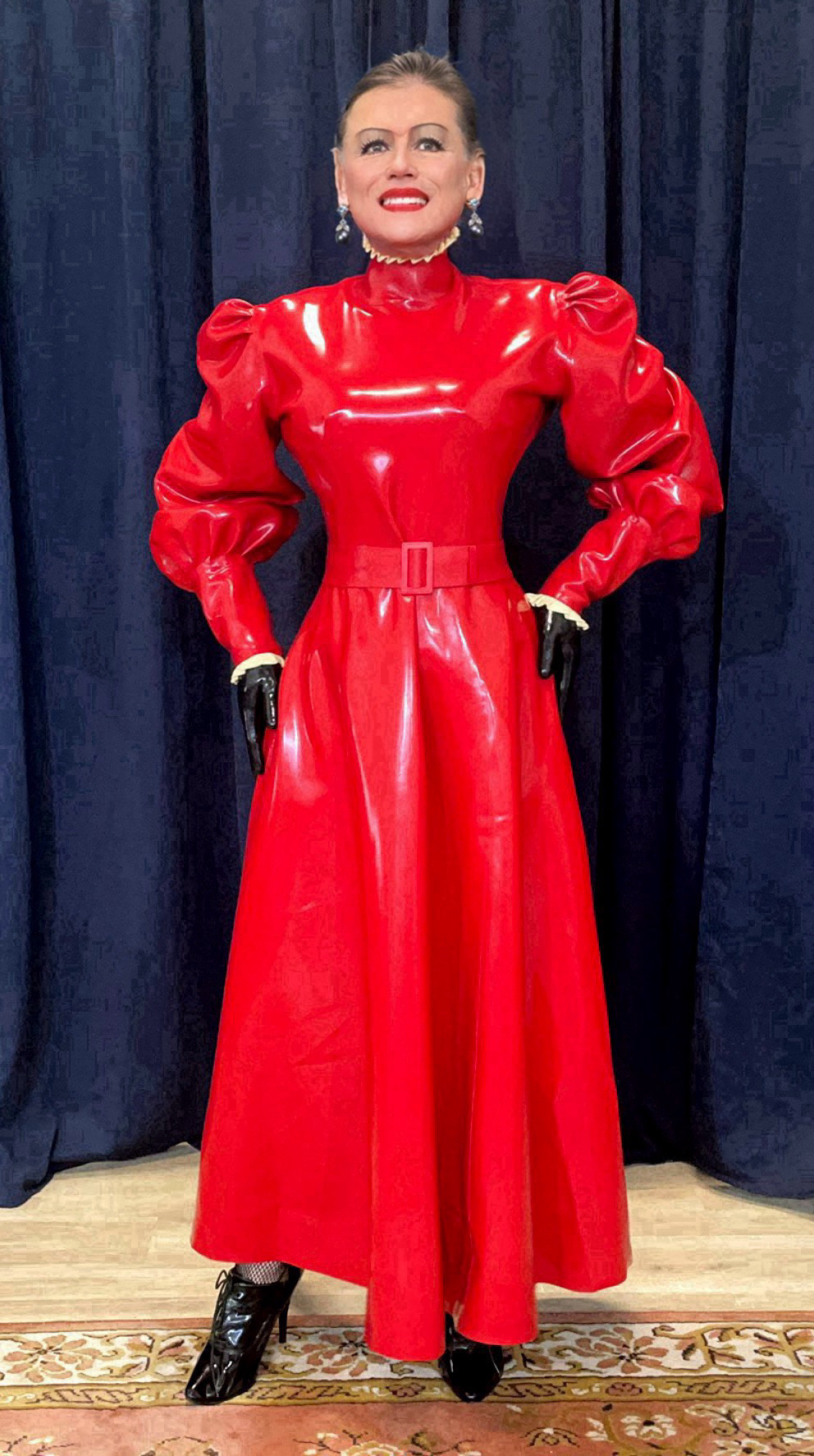 Victorian dress in rubber by Rubberdollyxx on DeviantArt