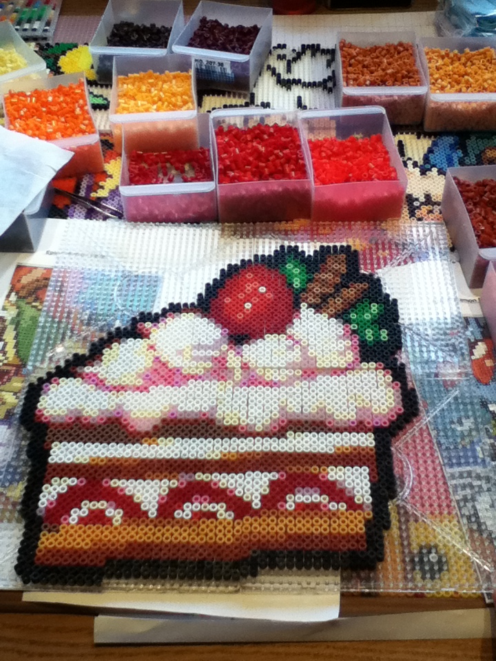 Kirby's strawberry cake in perler by mininete
