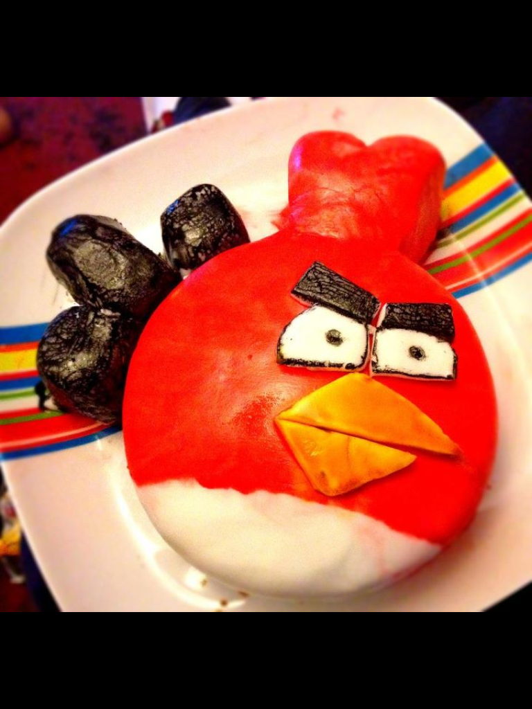 Angry Birds Cake by PeteDomoney