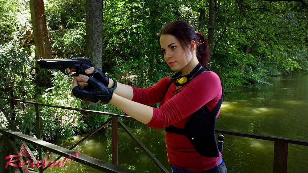 Claire Redfield Revelations 2 sniper cosplay VII