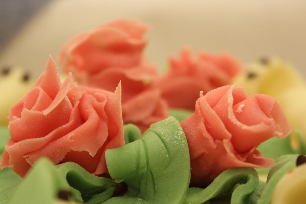 Marzipan Red Roses Marzipan roses by Gogo1996 on DeviantArt