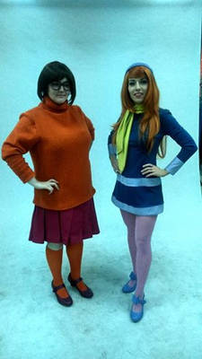 Daphne and Velma Cosplay (Scooby Doo)