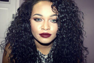 green contacts for rihanna look