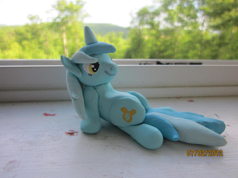 Lyra Sculpture