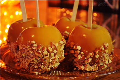 Caramel Apples with Roasted Almonds