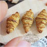 1/12 scale miniature : French croissant.