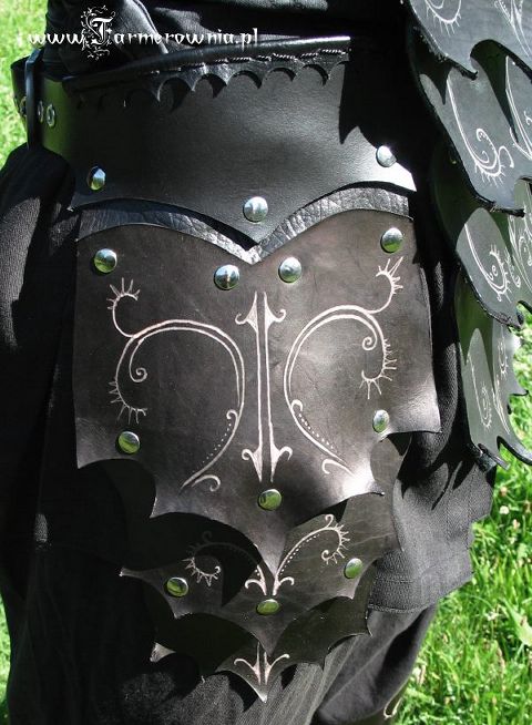 Drow Armor - tasset on hip