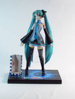 Hatsune Miku paper model