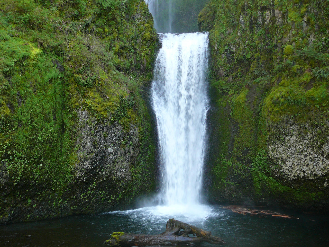 Waterfall n Mossy Rocks Stock