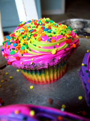 Rainbow Cupcake by AutonomousInk